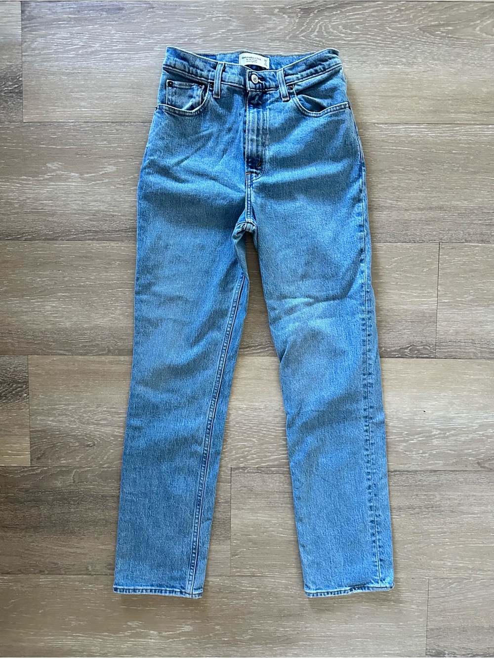 Abercrombie & Fitch 90’s Straight Ultra High-Rise